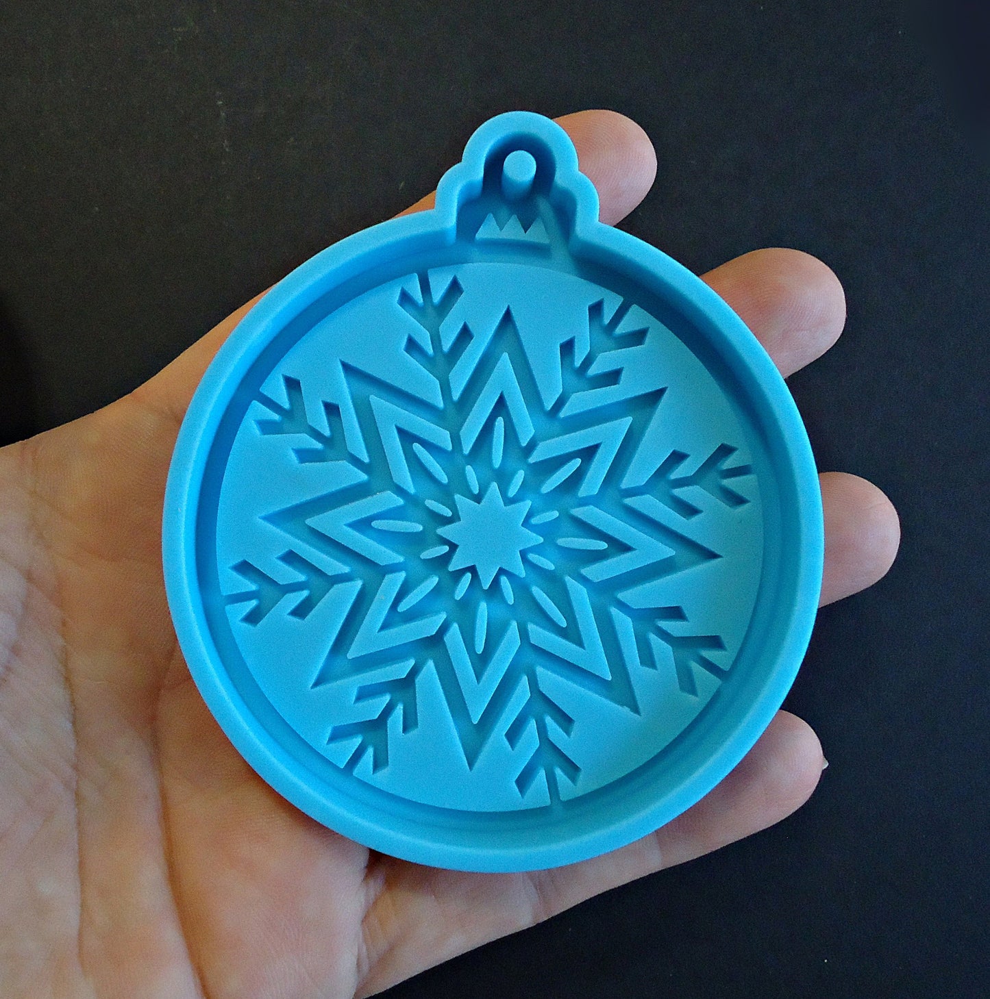 Silicone Mold - Round Snowflake Christmas Ornament - Epoxy Resin Jewelry