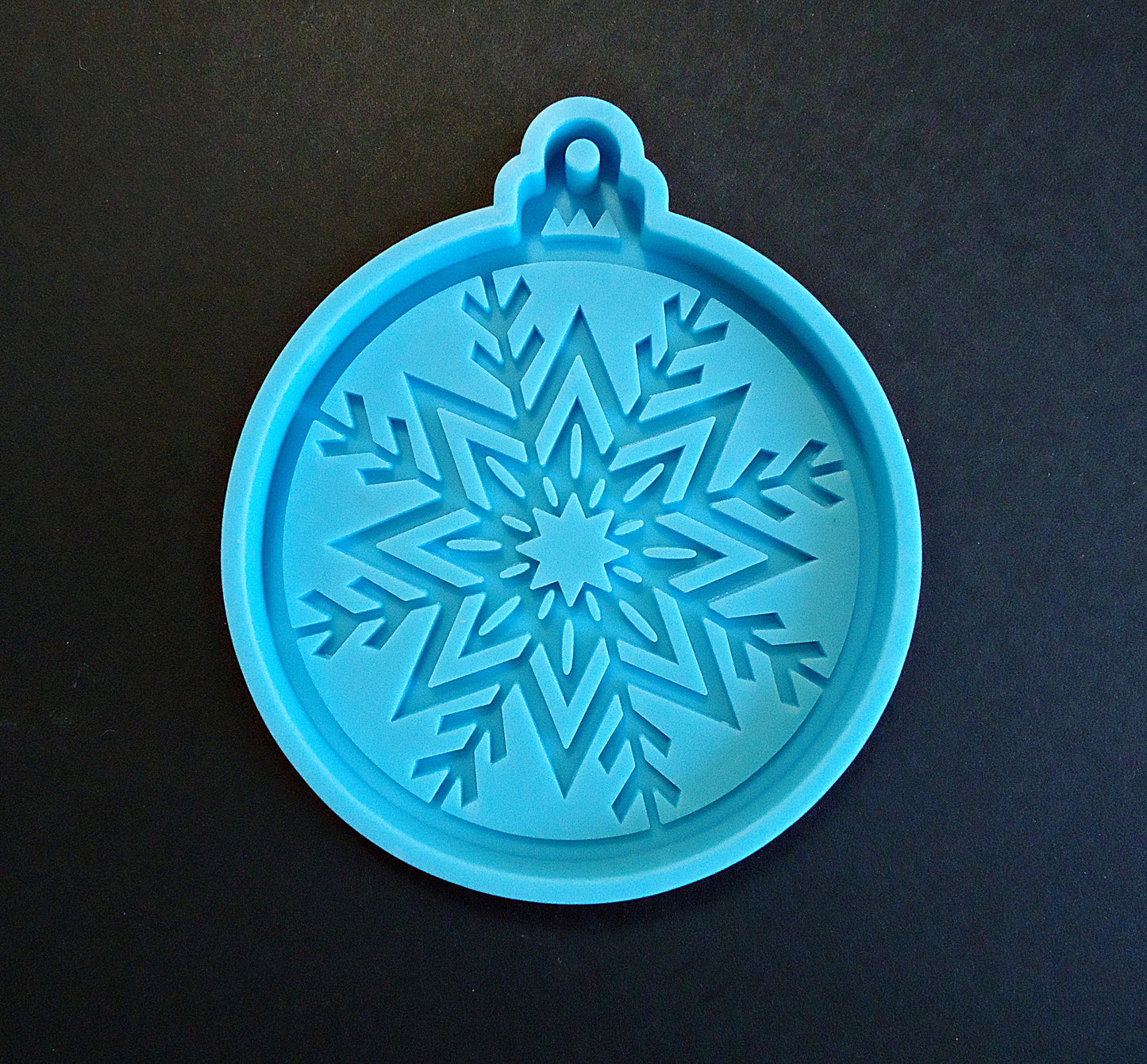 Silicone Mold - Round Snowflake Christmas Ornament - Epoxy Resin Jewelry