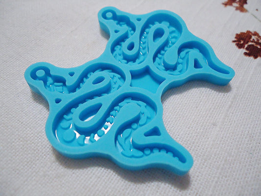 Silicone Mold, Snake Earrings, for Epoxy Resin, Halloween Earrings Pendant