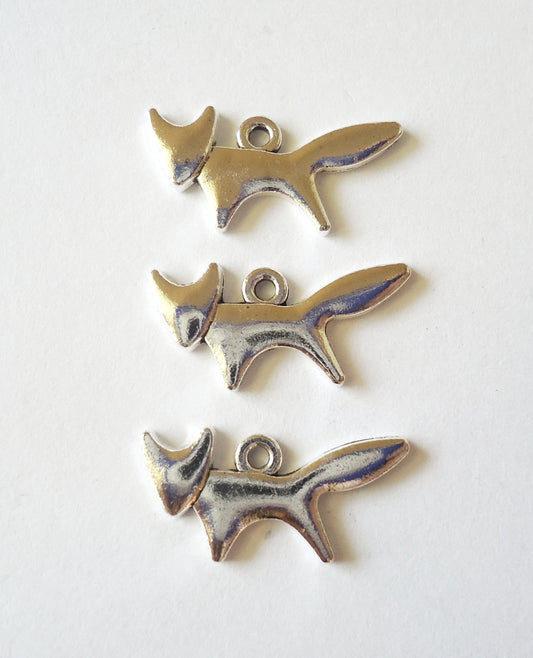 Small Fox Charms, Silver, 3/4" Wide x 3/8" Tall (20mm x 10mm)