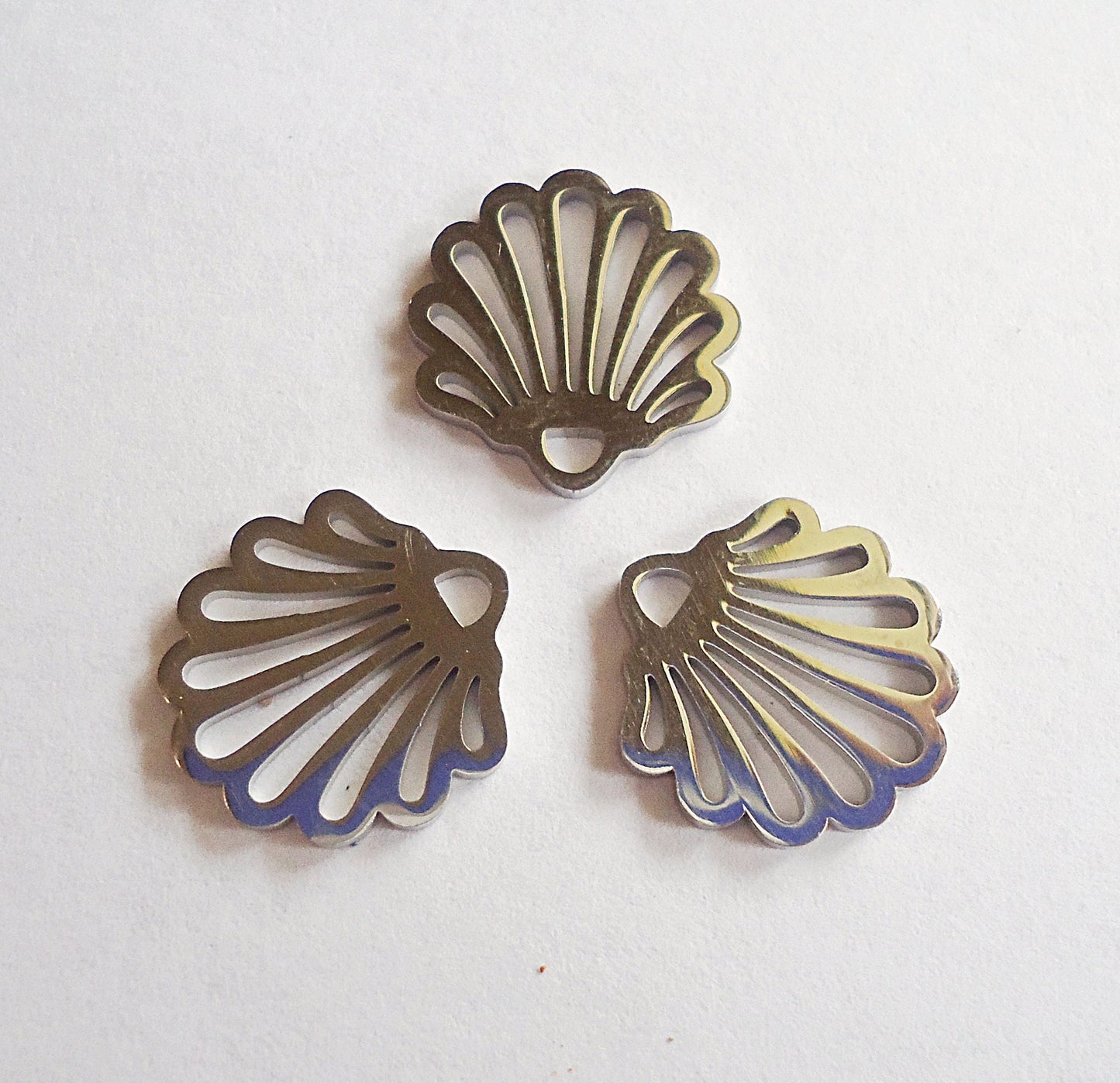 Small Stainless Steel Clam Shell Charms - 14mm x 13mm - Set of 10