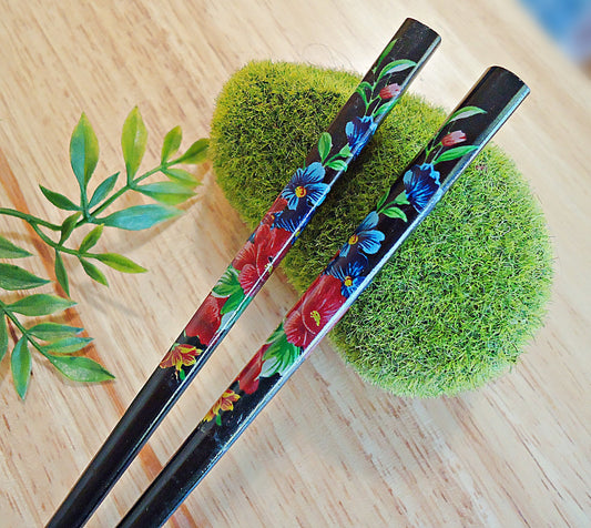 Pair of Wooden Hair Sticks with Flowers - 7" - Black, White, Reddish Brown