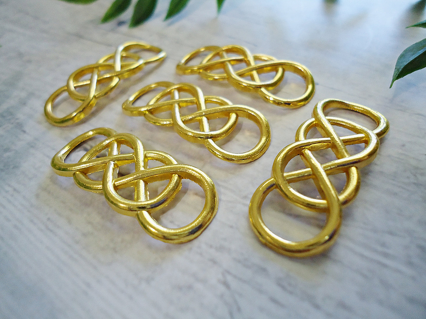 Gold Celtic Knot Links, 1.25", Set of 8