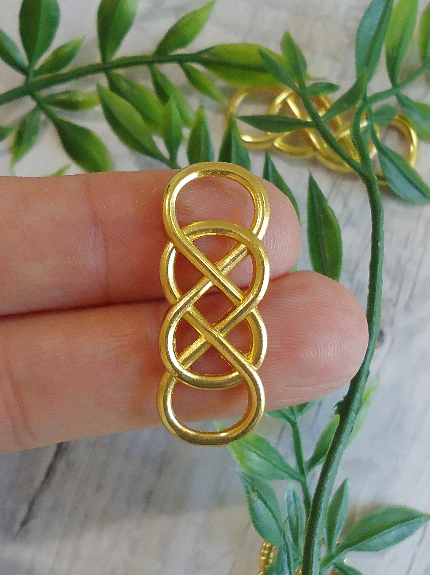 Gold Celtic Knot Links, 1.25", Set of 8