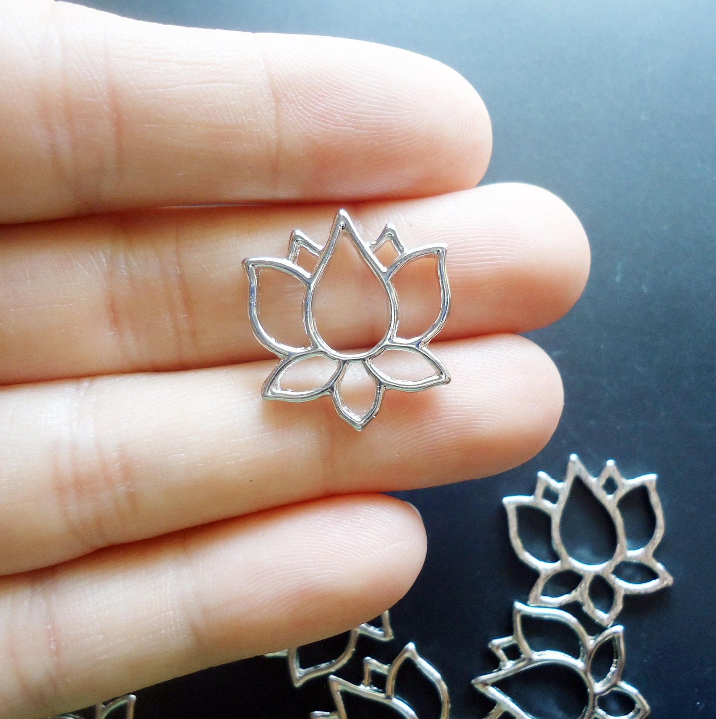 Lotus Links / Pendants / Components - Silver - 7/8" x 3/4", Set of 10
