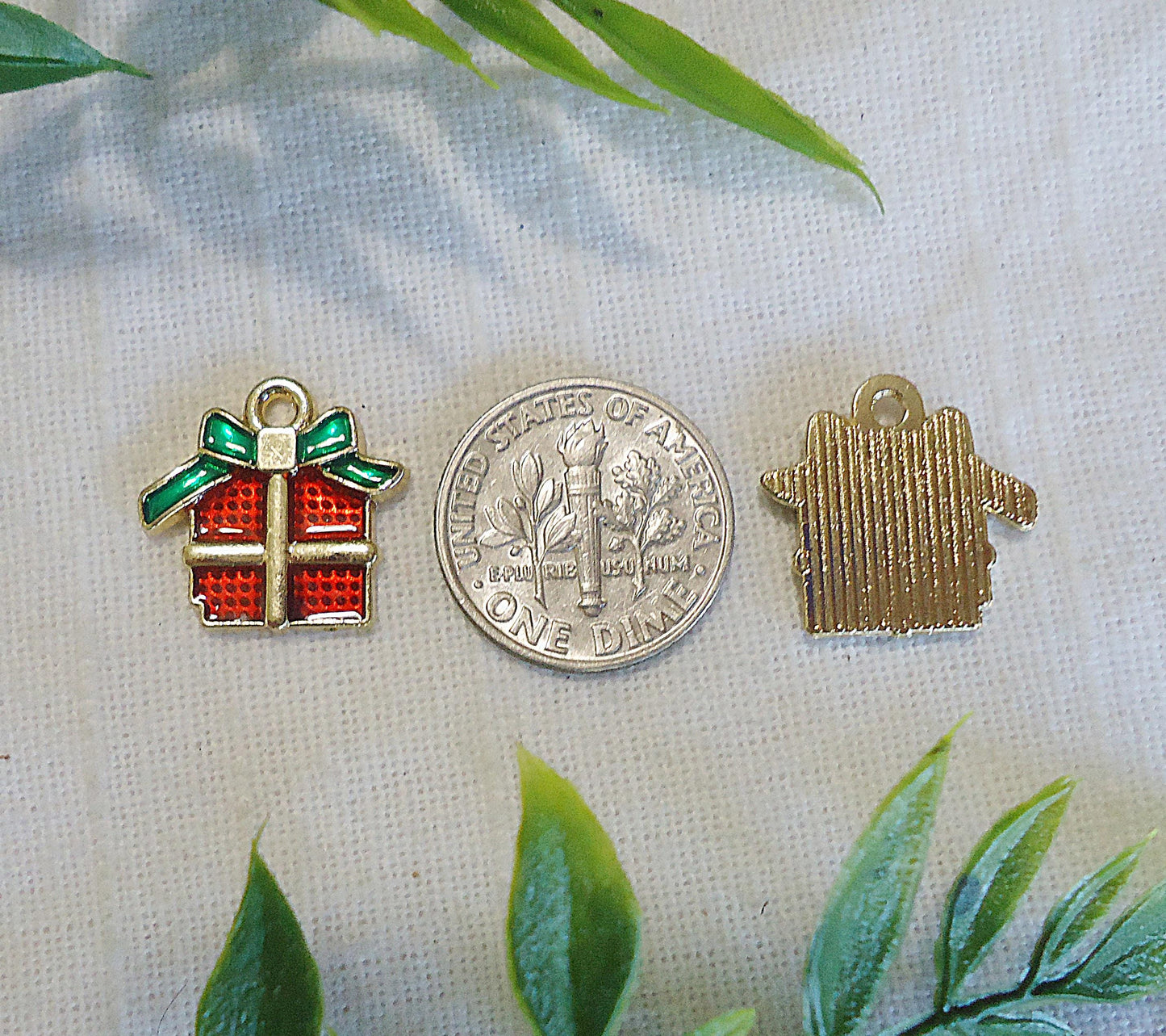 10 Christmas Gift Charms, Red Green Gold Christmas Present, Enameled, 1/2" Tall